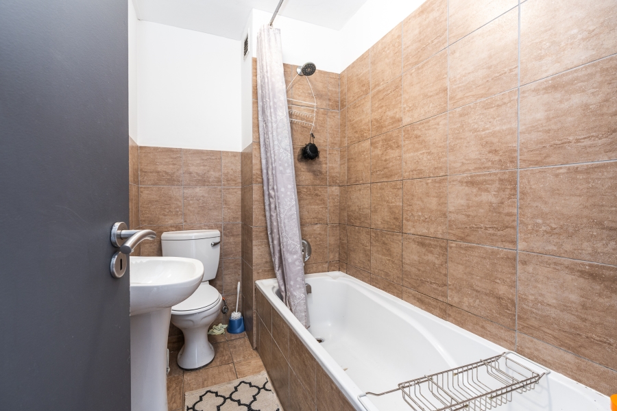 2 Bedroom Property for Sale in Zonnebloem Western Cape